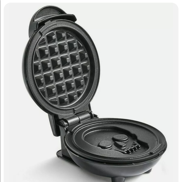 DASH Skull Shape Mini Waffle Maker Black Shimmer Halloween Non-Stick 4" - Picture 8 of 8